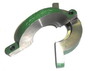 BRAÇADEIRA CILINDRO HIDRÁULICO DA RODA (MANCAL)